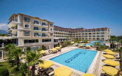 Loceanica Beach Resort