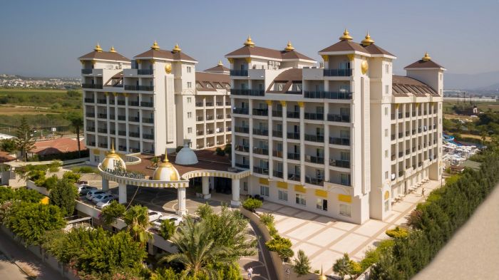 Lake River Side Hotel