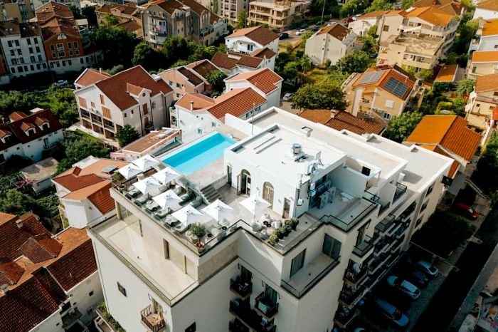 Infinity Hotel & More