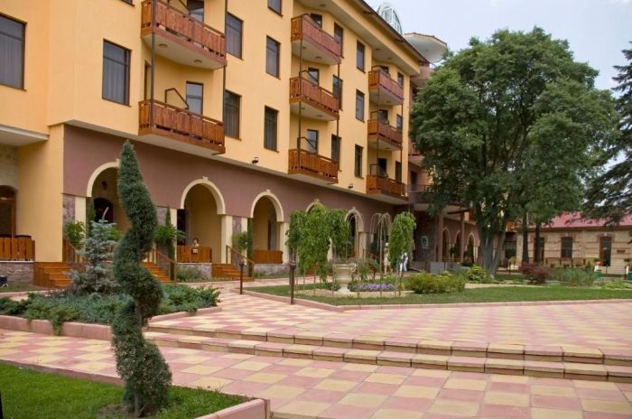 Estreya Palace