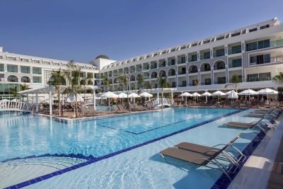 Karmir Resort & Spa