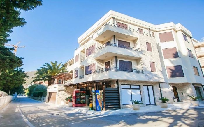Apartments Azur